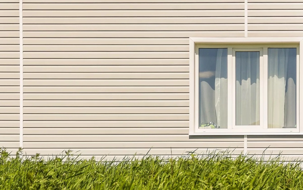 Отделка окон сайдингом